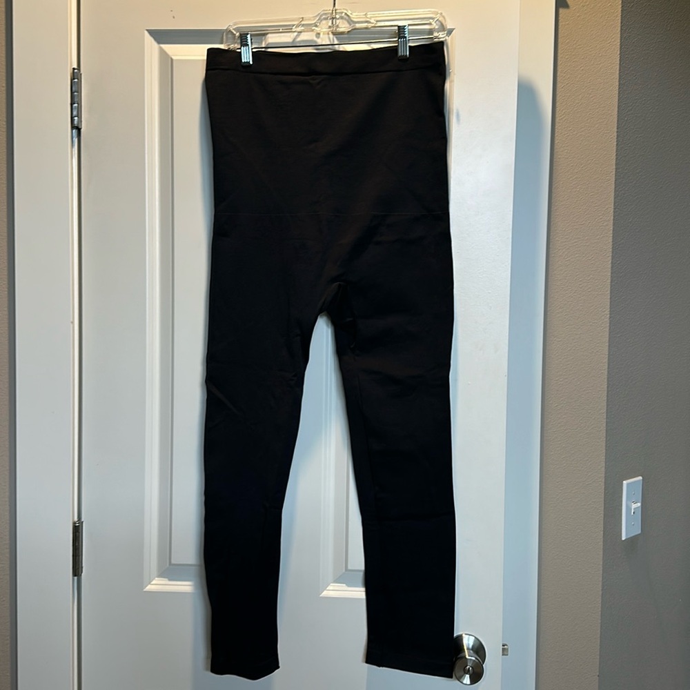 Never worn high waisted leggings in 2XL